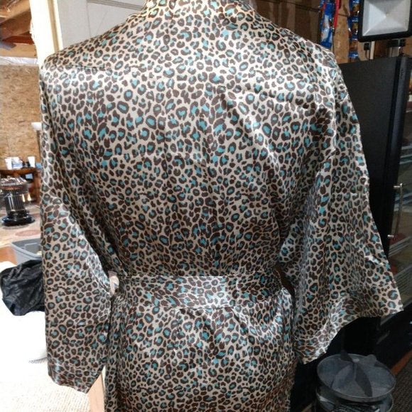 BeautiControl Women's Robe Beige Blue Leopard Print Long Sleeve Tie Waist - Picture 2 of 5